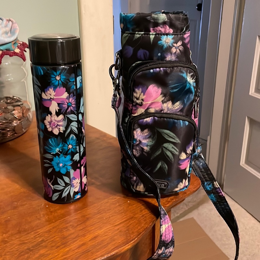 Lug Huggie in Bloom Black